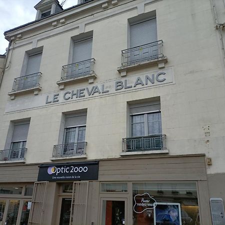 Ferienwohnung Le Cheval Blanc La Chartre Sur Le Loir Exterior foto