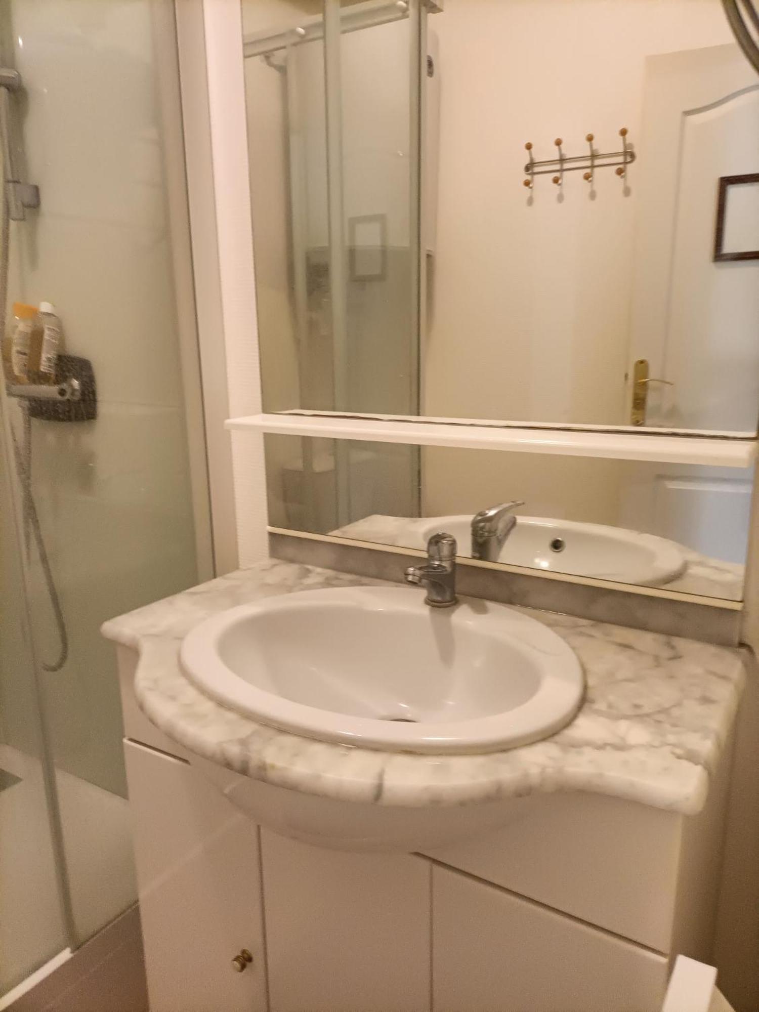 Ferienwohnung Le Cheval Blanc La Chartre Sur Le Loir Exterior foto